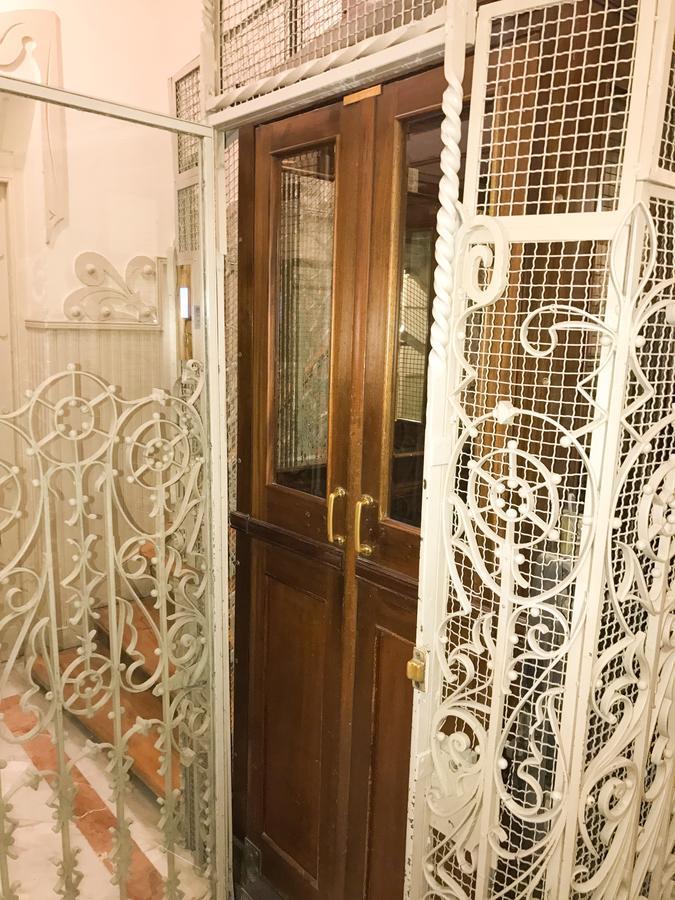 El Botones - Puerta Del Sol Appartement Madrid Buitenkant foto
